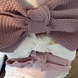 NWT Danbar Baby Girl 3 Bow Headband and 3 Bibs set. Pastel Color